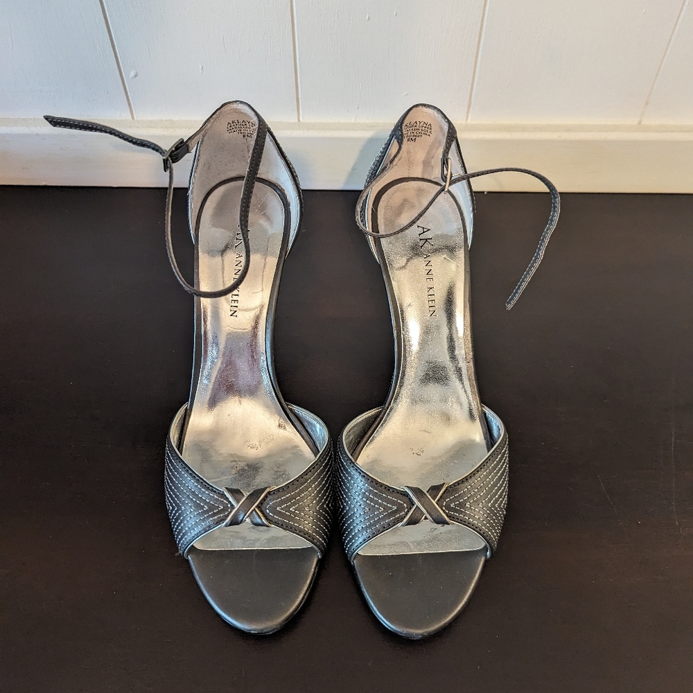 Anne Klein Vintage Pumps Pewter and Silver Leather Size 8